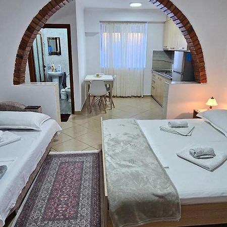 Aliaj'S Guest House เบราท ภายนอก รูปภาพ