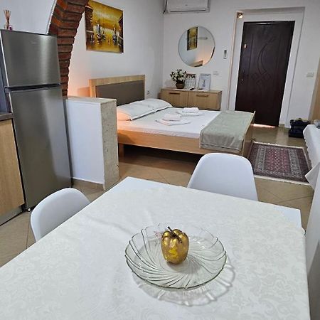 Aliaj'S Guest House เบราท ภายนอก รูปภาพ