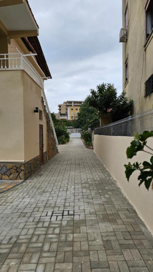 Aliaj'S Guest House เบราท ภายนอก รูปภาพ