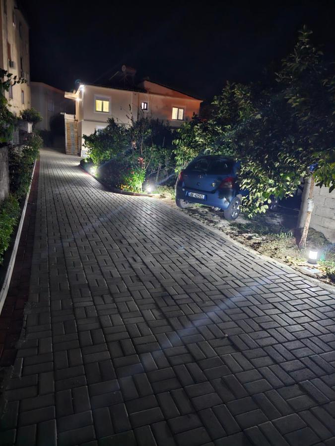 Aliaj'S Guest House เบราท ภายนอก รูปภาพ