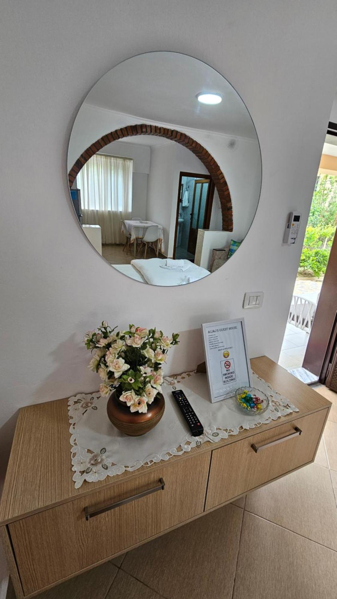 Aliaj'S Guest House เบราท ภายนอก รูปภาพ