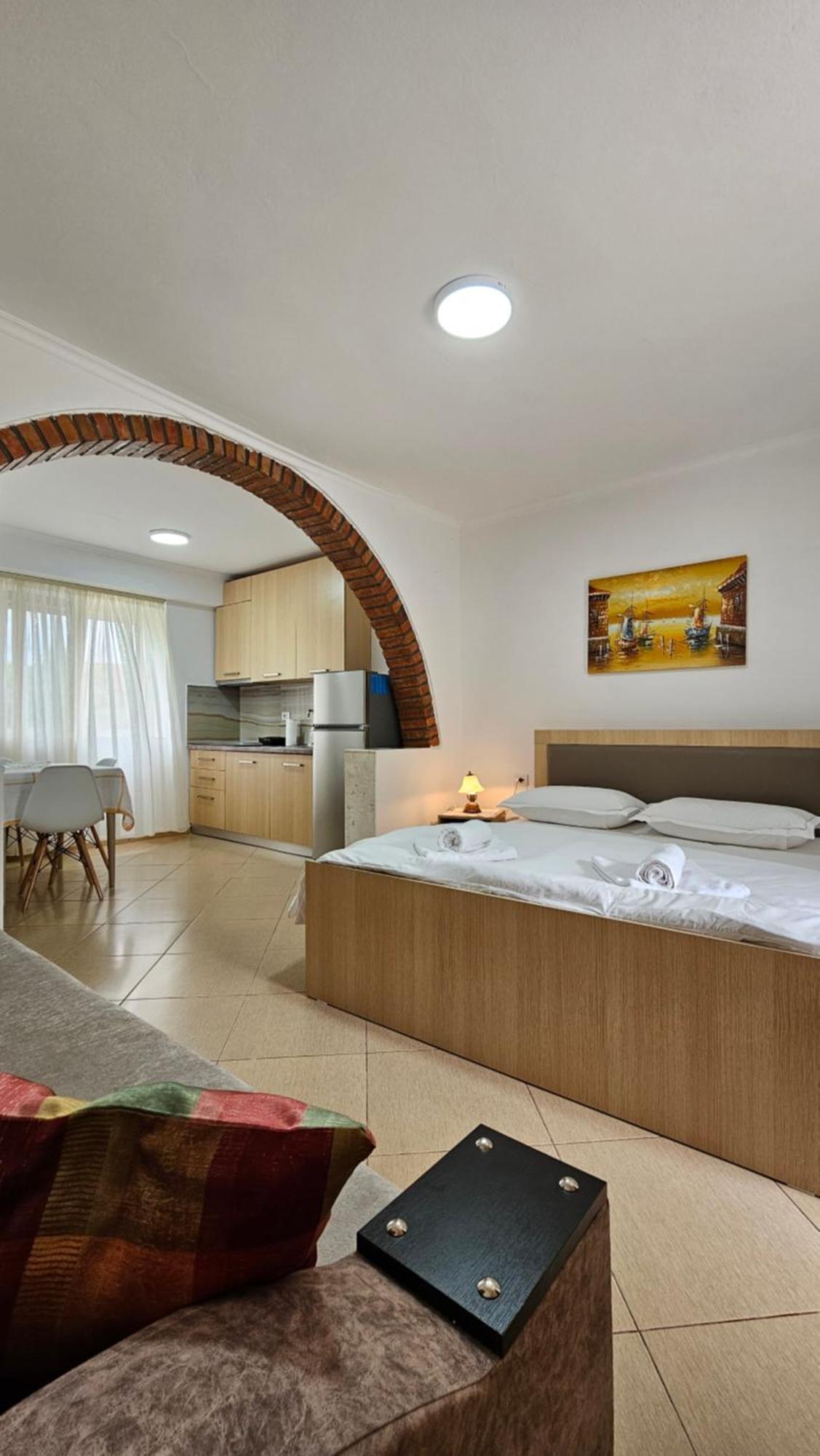 Aliaj'S Guest House เบราท ภายนอก รูปภาพ